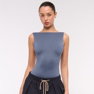 sculpt matte seamless slash scoop-back boatneck bodysuit xxs